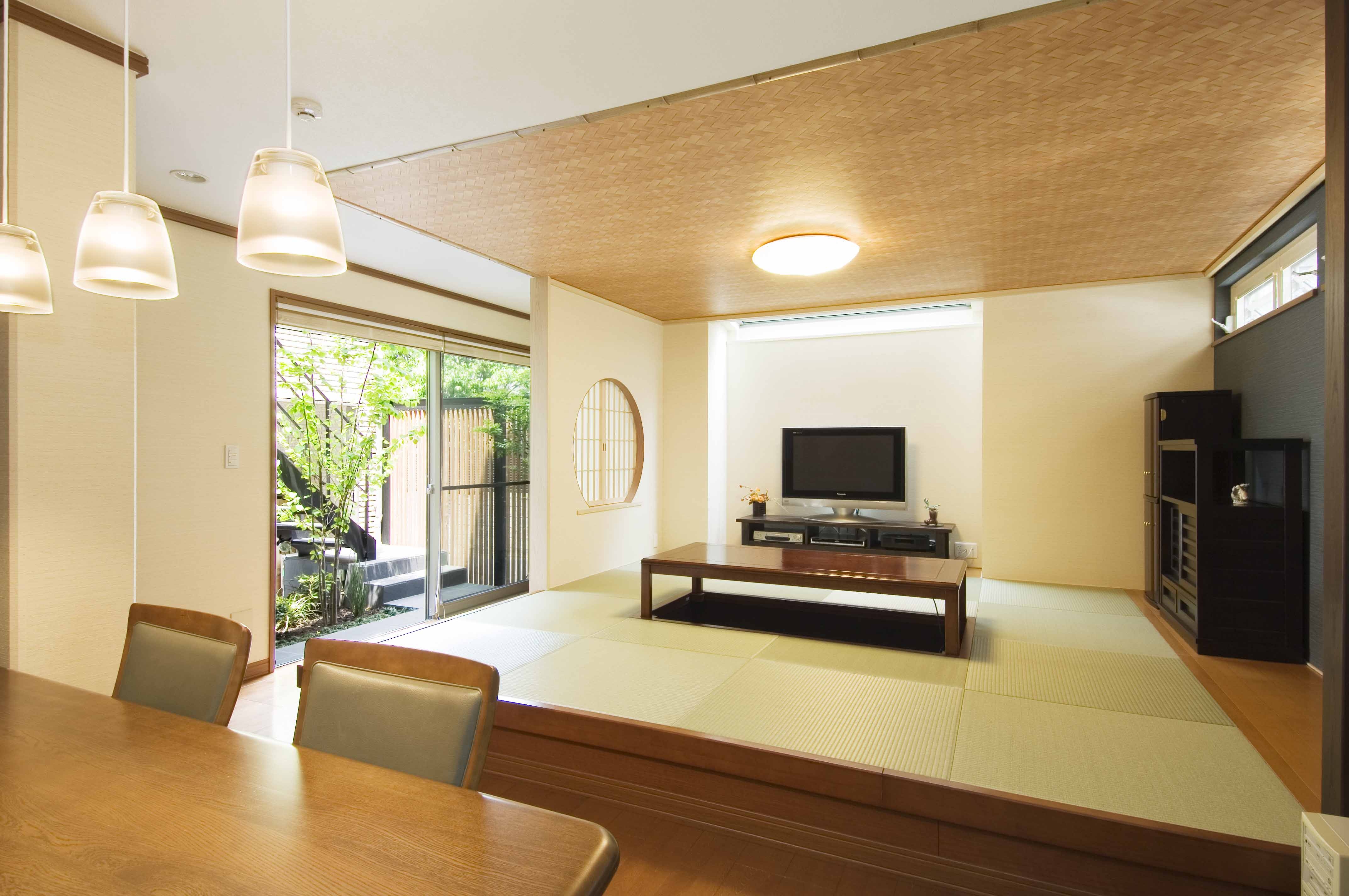 段差をつけることで空間をしきる。